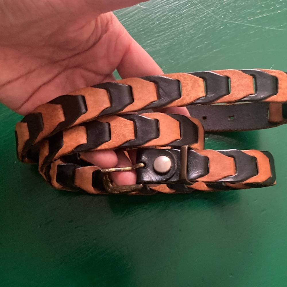 Leather vintage belt tan and black. Size small/medium. See measurements.